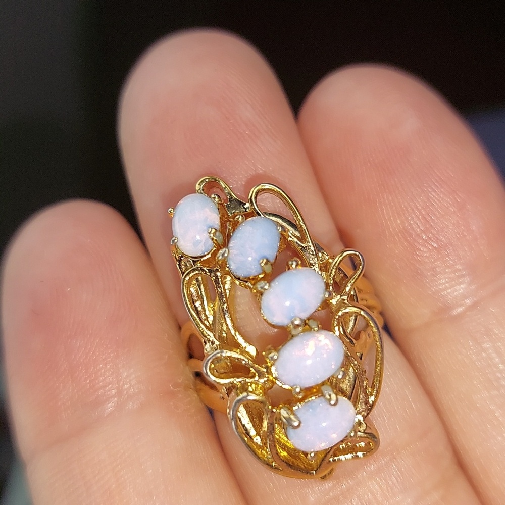 18k Gold HGE and Opal Women's Ring